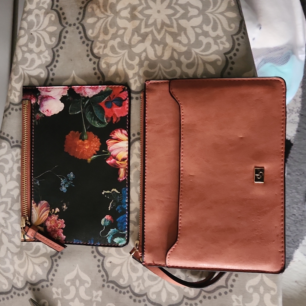 Beautiful Wristlet - Picture 3 of 6